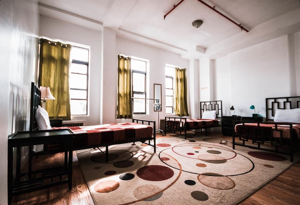 NY Moore Hostel Room