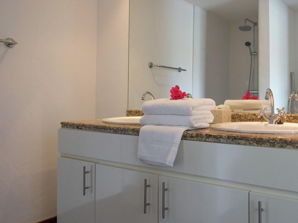 Villa With Private Pool in Jan Thiel Curacao Bathroom