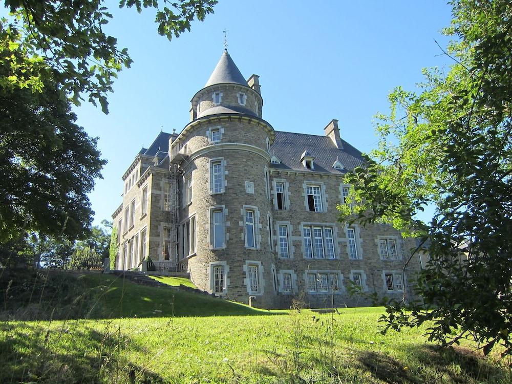 Main Building of a Castle in the Valley of Aisne Featured Image