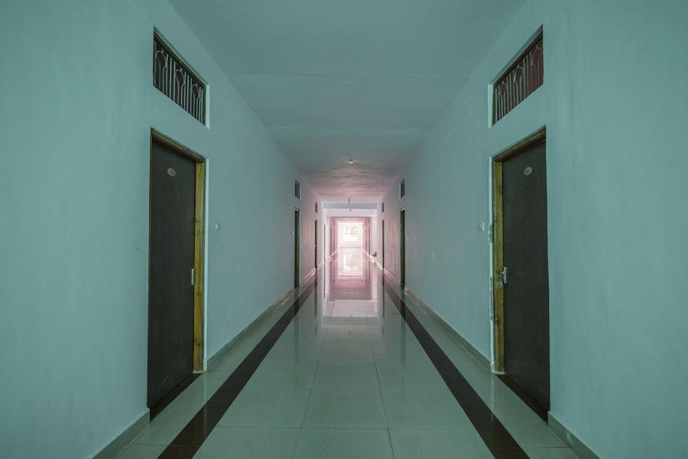 Aashirwad Guest House Interior Entrance