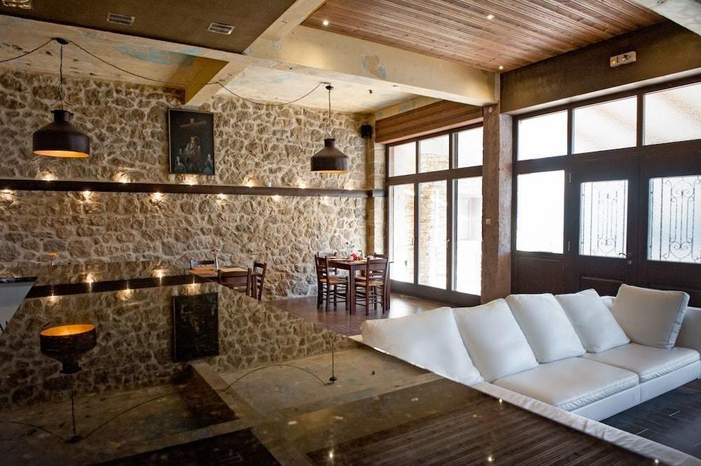 Polys Guest House Lobby