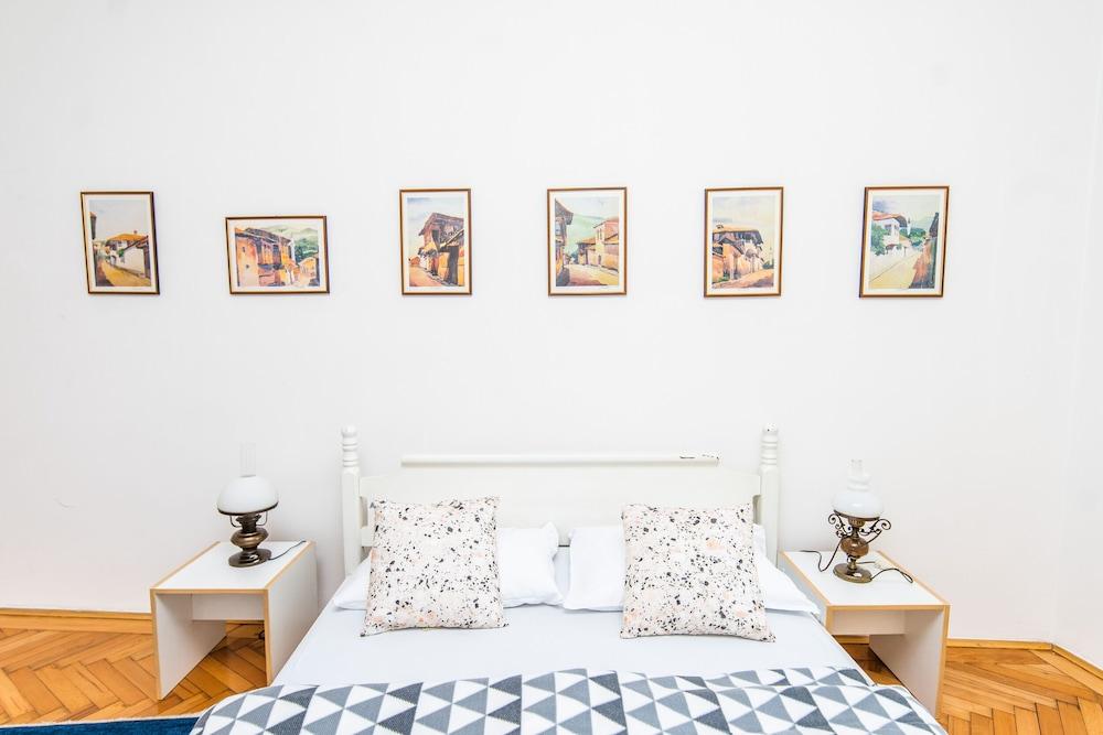 2bdr Apartment With the Balcony View-best Location Room