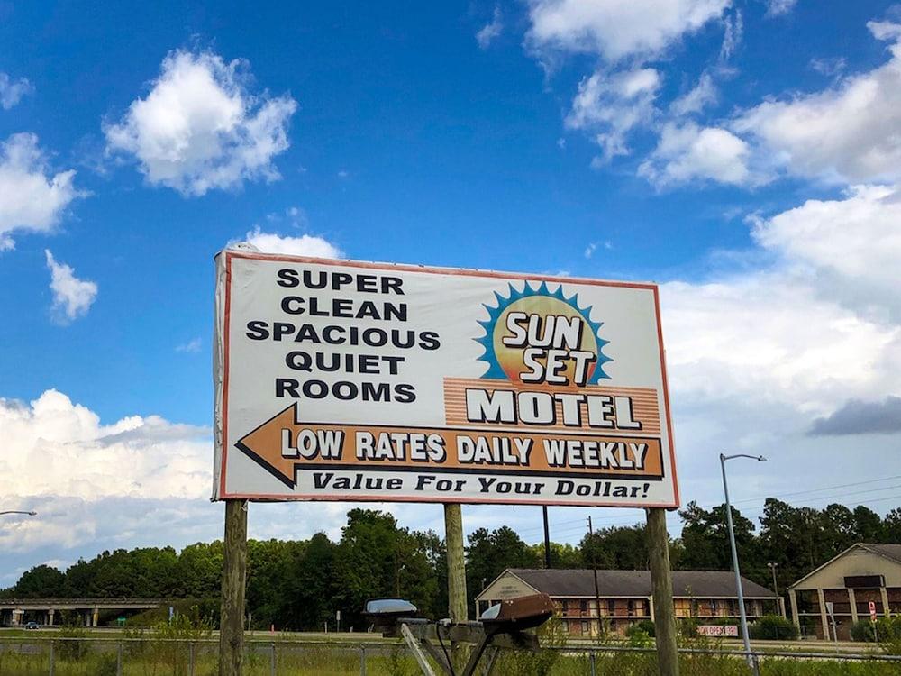 Sun Set Inn Exterior