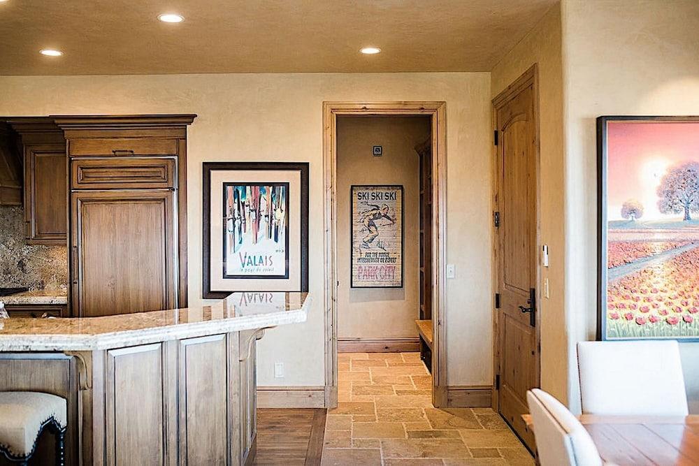 Vintage Mountain Townhome 19 by Casago