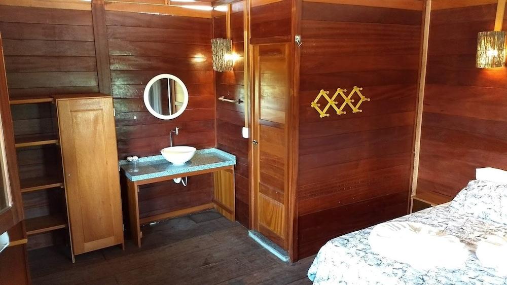 Atins Bangalôs Room