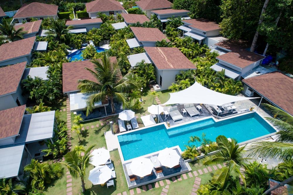 CoconutsPalm Resort