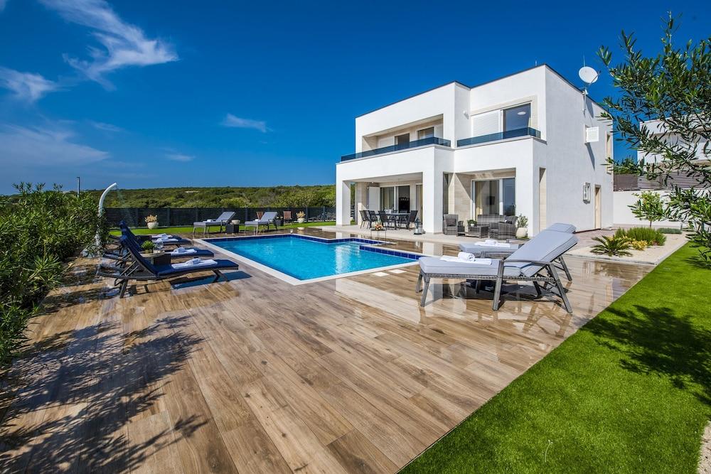 Luxury Villas Royal II with Private Pool