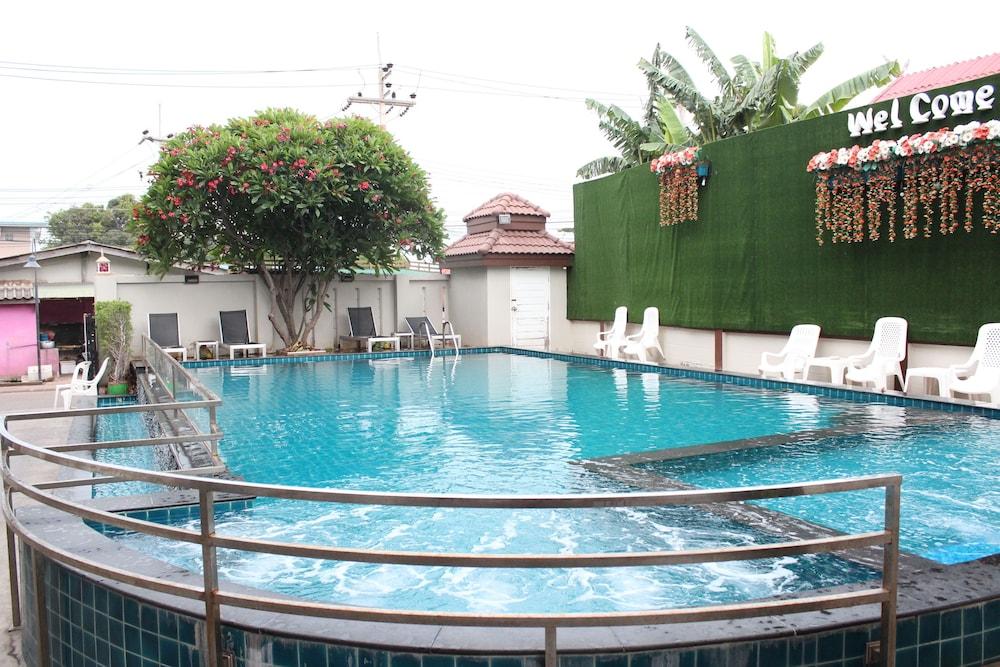 بي أوركيد بول فيلا زحليقة مائية