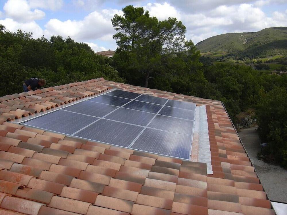 Le Cadran Solaire Exterior detail
