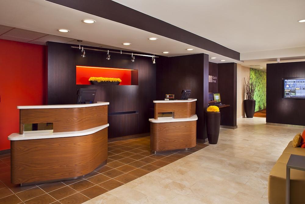 Spark by Hilton Birmingham Colonnade Reception