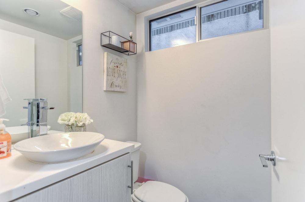 أبل وود - سيلفر ليك 2 بد رومز هوليوود حمام