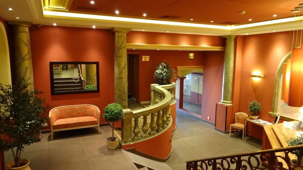 Résidence Share Inn Interior Entrance