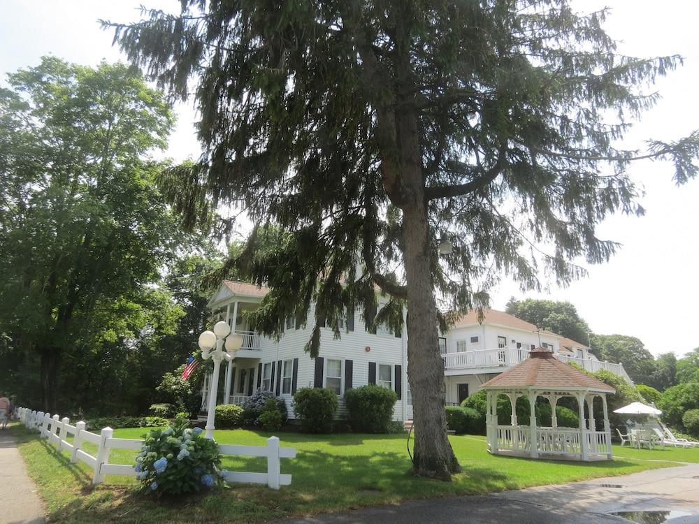 ShoreWay Acres Inn & Cape Cod Lodging Exterior