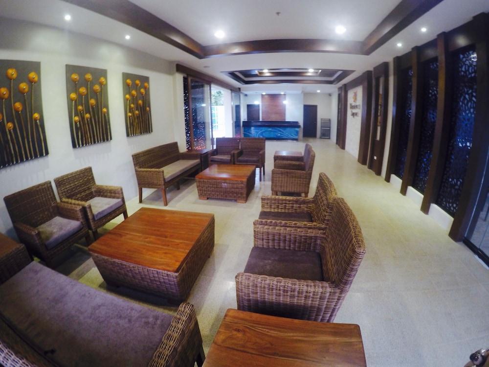 Mo2 Lagoon Coron Interior Entrance