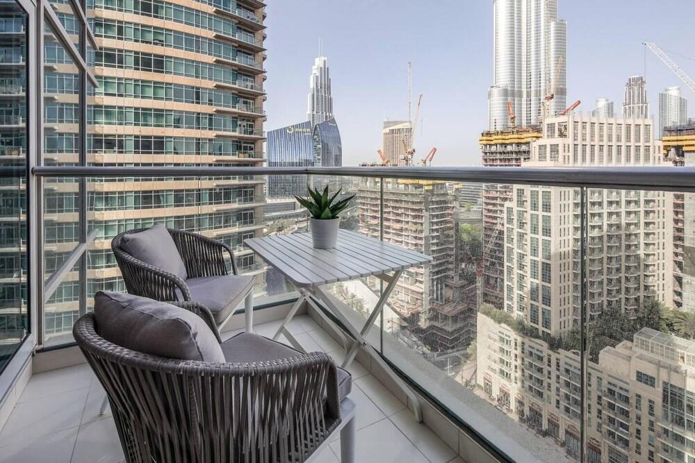 Phenomenal Burj Khalifa Views in This Lovely 2br! Property Grounds
