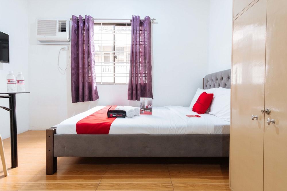 ريد دورز بلس نير روبينسونز بليس مانيلا غرفة