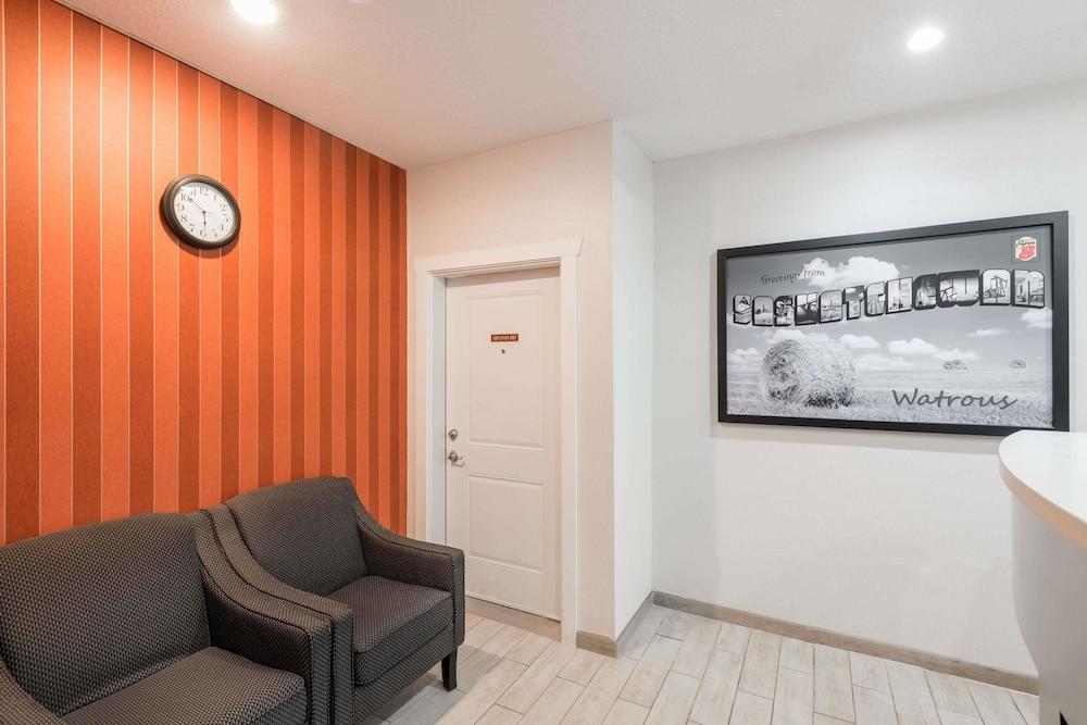 Super 8 by Wyndham Watrous Lobby