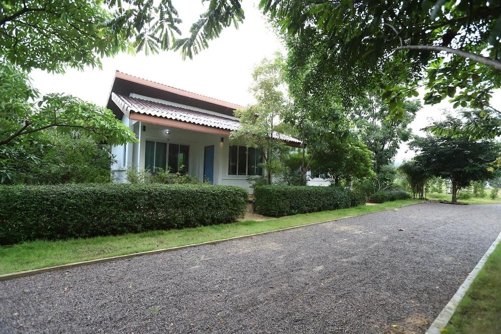 Nithiporn Resort Exterior