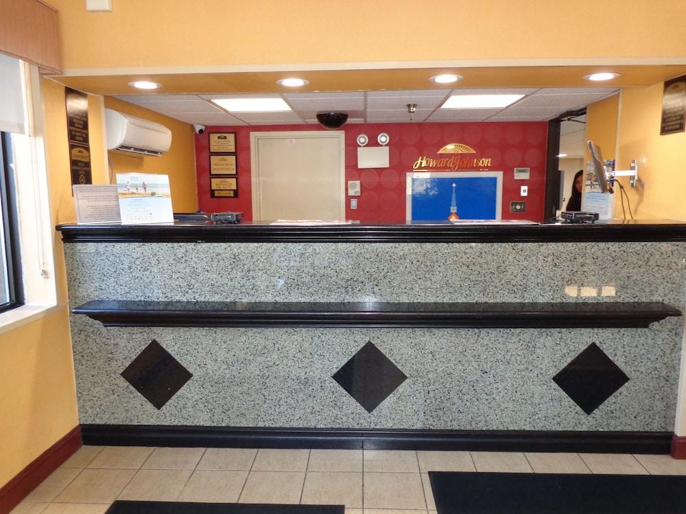 هاورد جونسون باي ويندام سوفرن منطقة الاستقبال