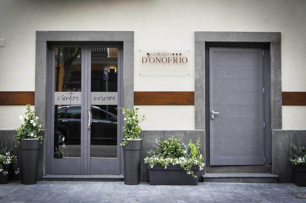 Albergo D'Onofrio Exterior detail