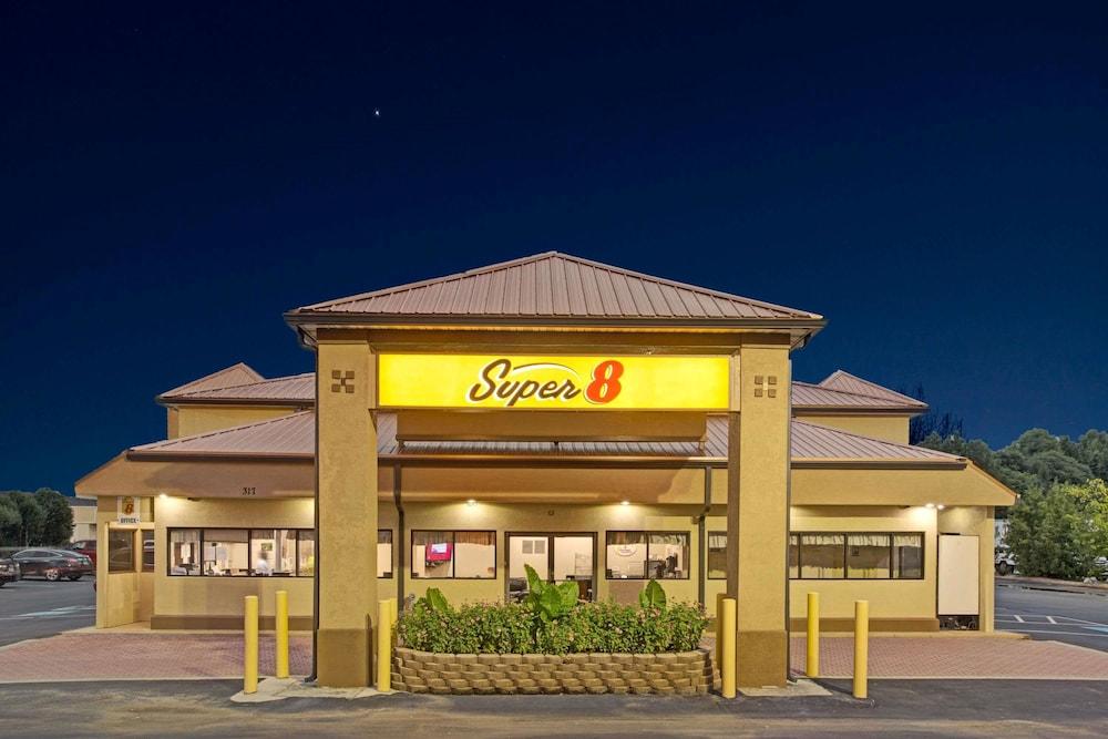 Super 8 by Wyndham Suwanee Exterior