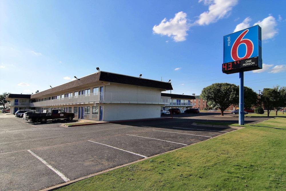 Motel 6 Lubbock, TX Exterior
