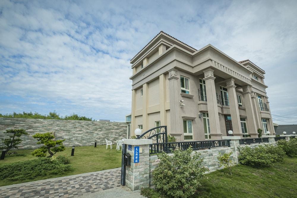 Tianyi Xuanyuan Station Homestay Exterior