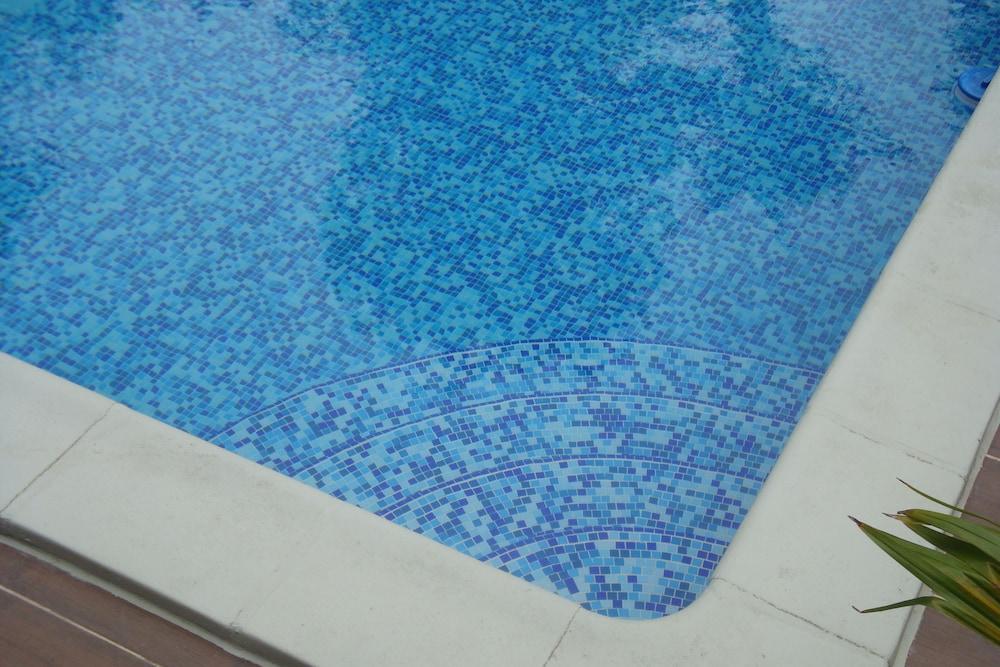 Ernaa Chambres D'Hotes Outdoor Pool