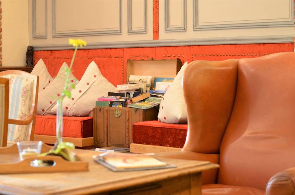 رينج هوتل ألبينهوف منطقة الانتظار في الردهة