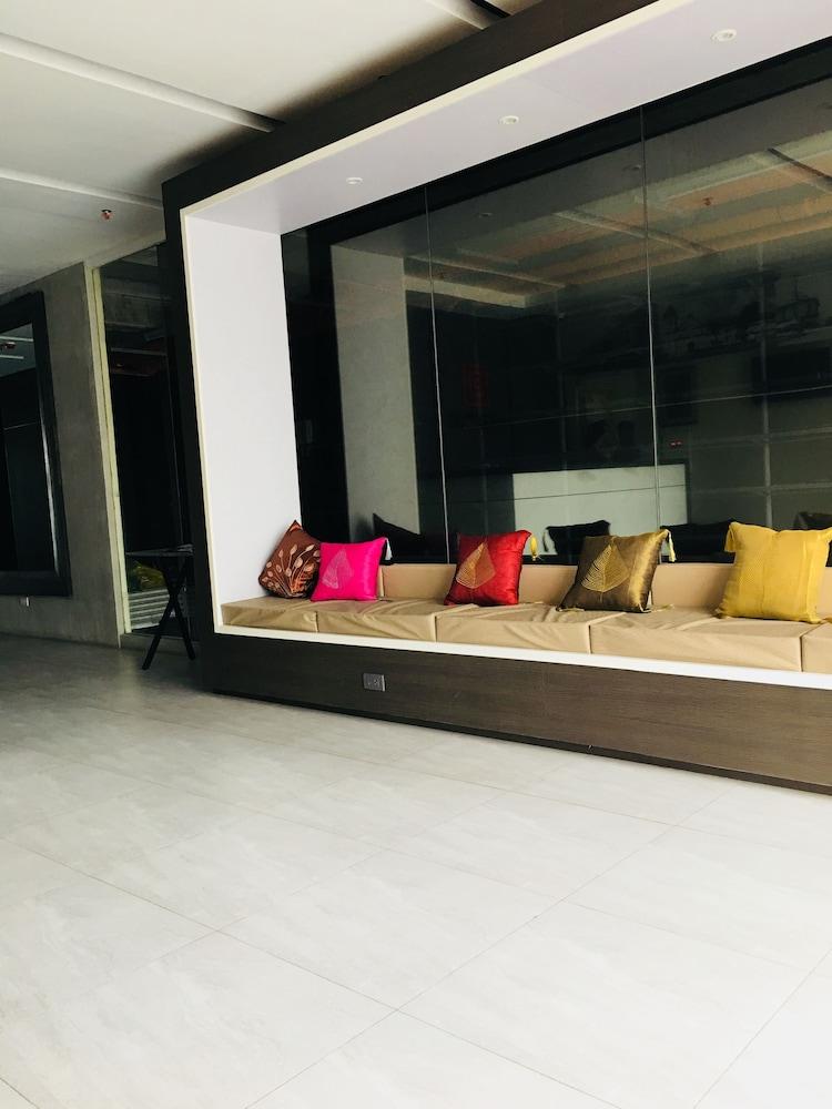 Express Inn - Osmeña Lobby Sitting Area