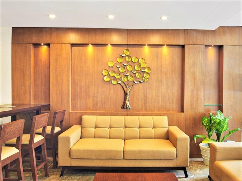 Ginger Vadodara RCR Lobby Lounge