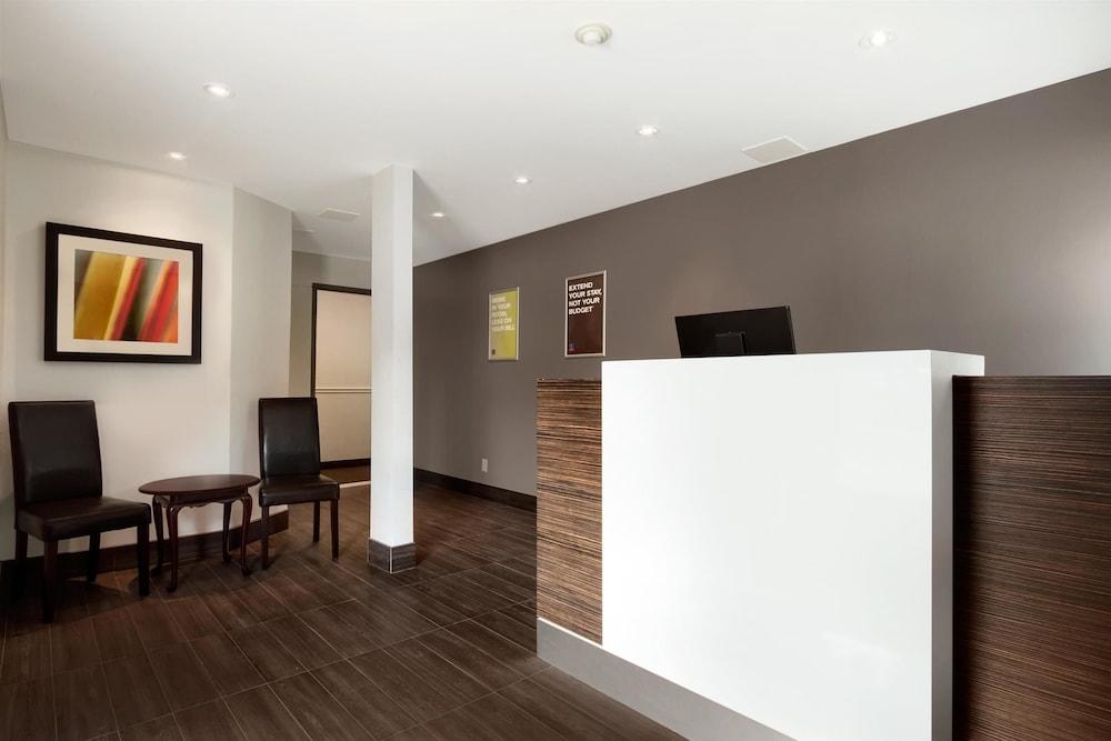 Studio 6 Toronto Lobby