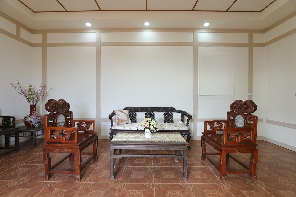 Tianyi Xuanyuan Station Homestay Interior Detail