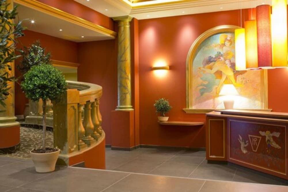 Résidence Share Inn Interior Entrance
