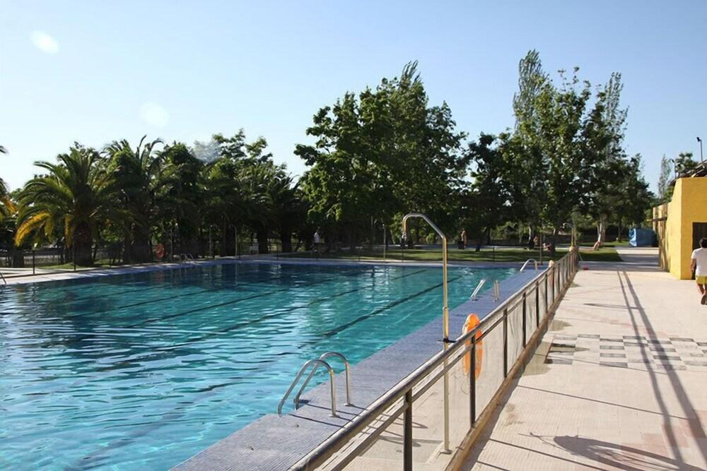 Hostal - Camping Ciudad de Cáceres Outdoor Pool