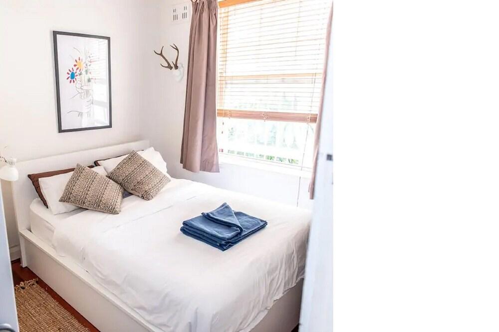Chic Quiet Apt Close to Everything H404 Room