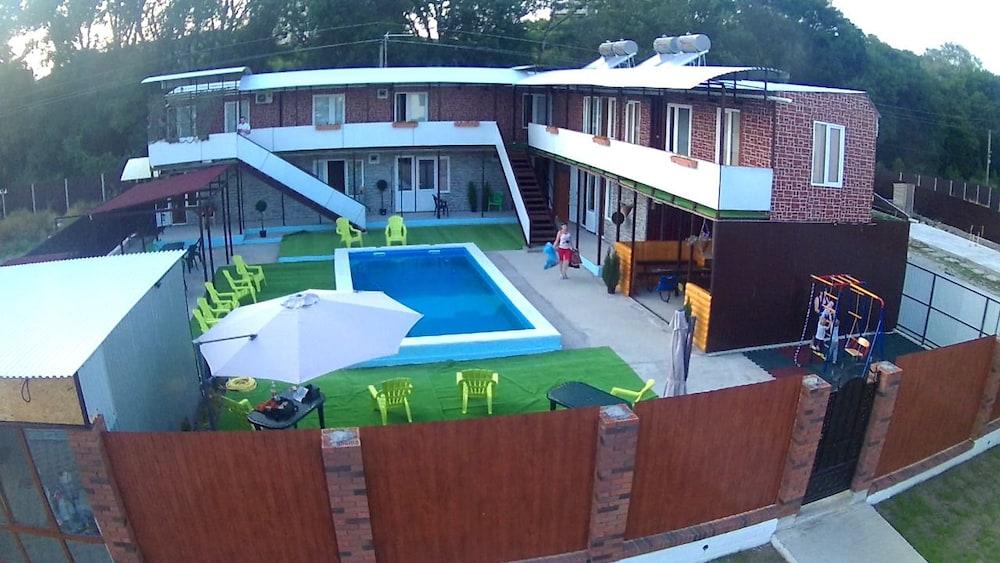 Guest House R&M Exterior