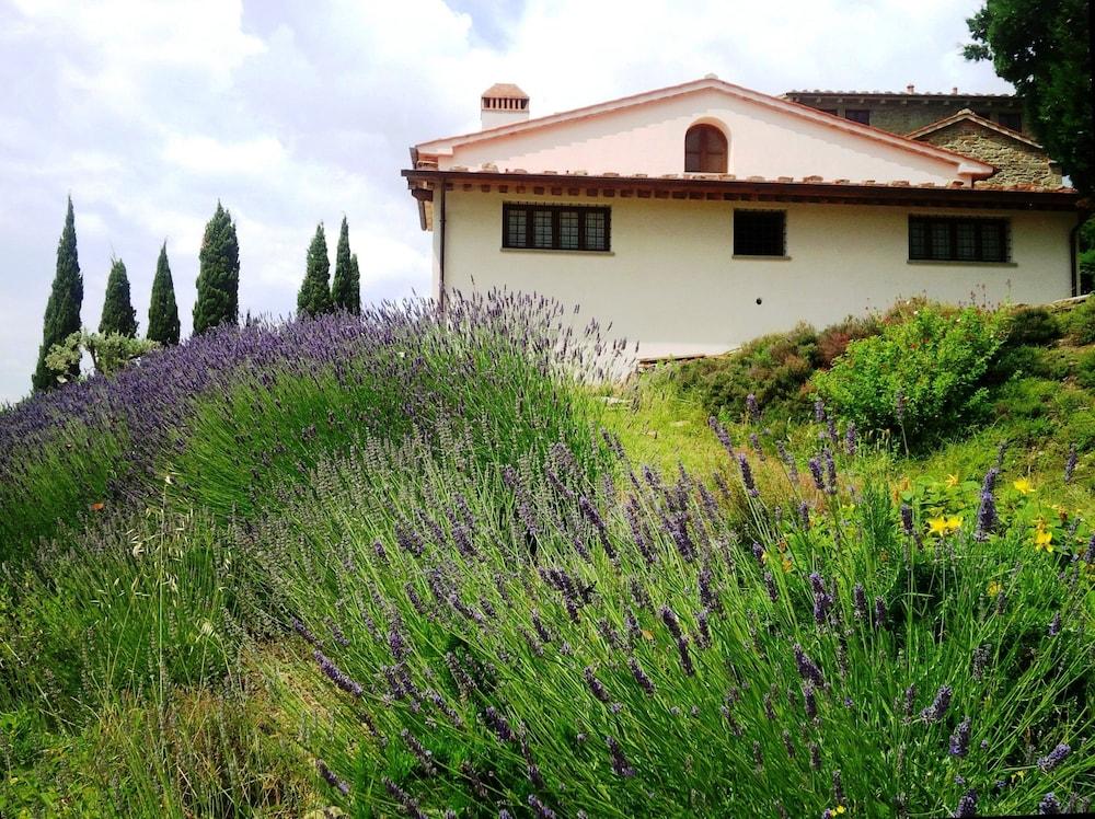 Poggio Corsucci Exterior