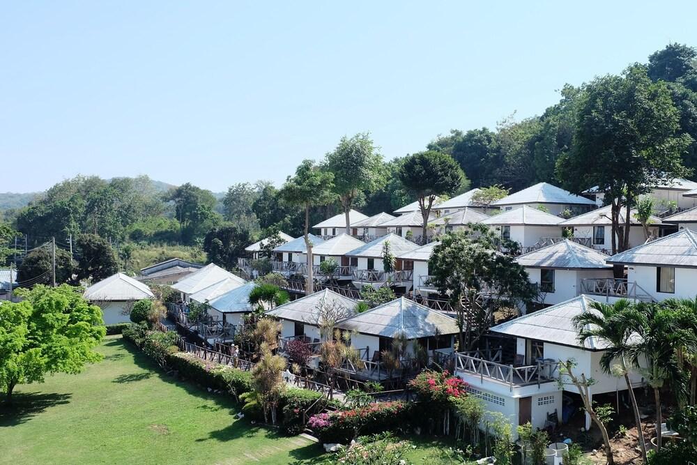 Samed Cliff Resort Property Grounds