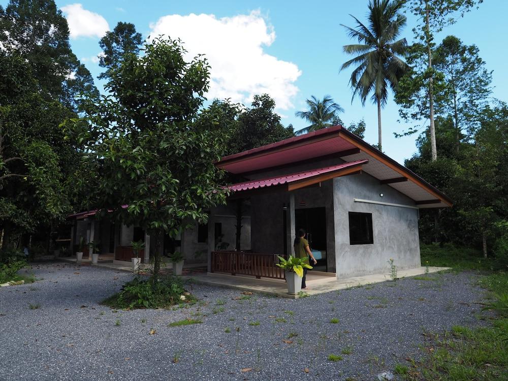 Baan Keree Thara Khiri Wong