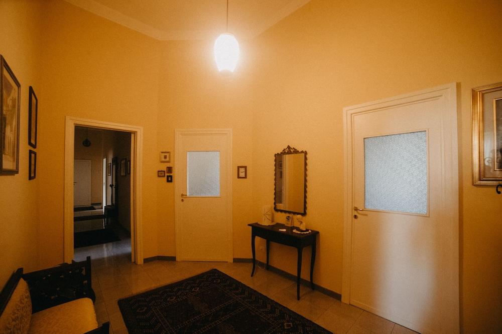B&B Piazza Argento Interior Entrance