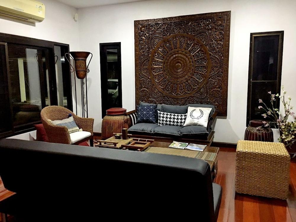 Hongchaofa Villa with Pool Living Area