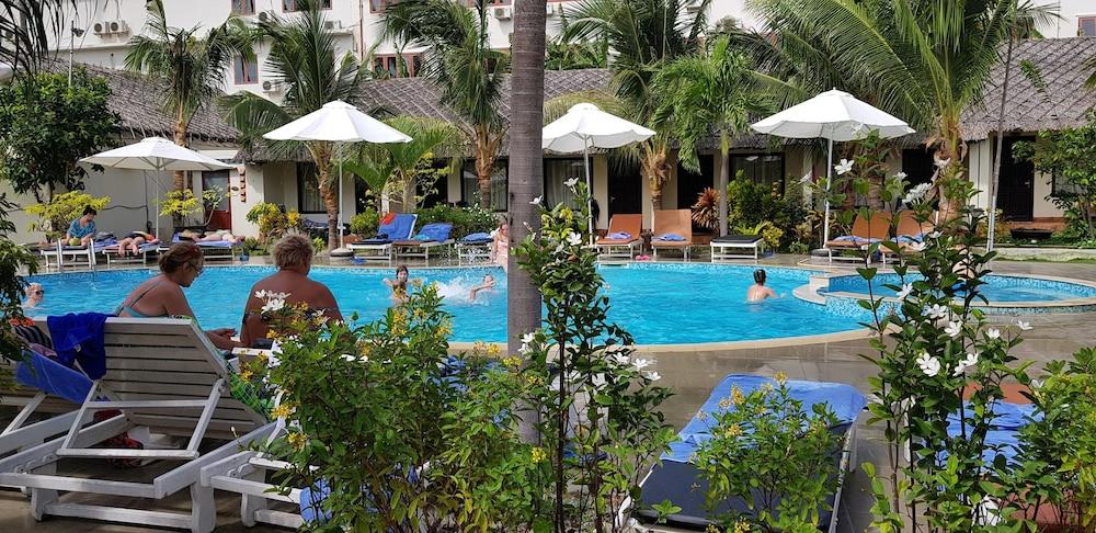 Sun & Sands Beach Hotel