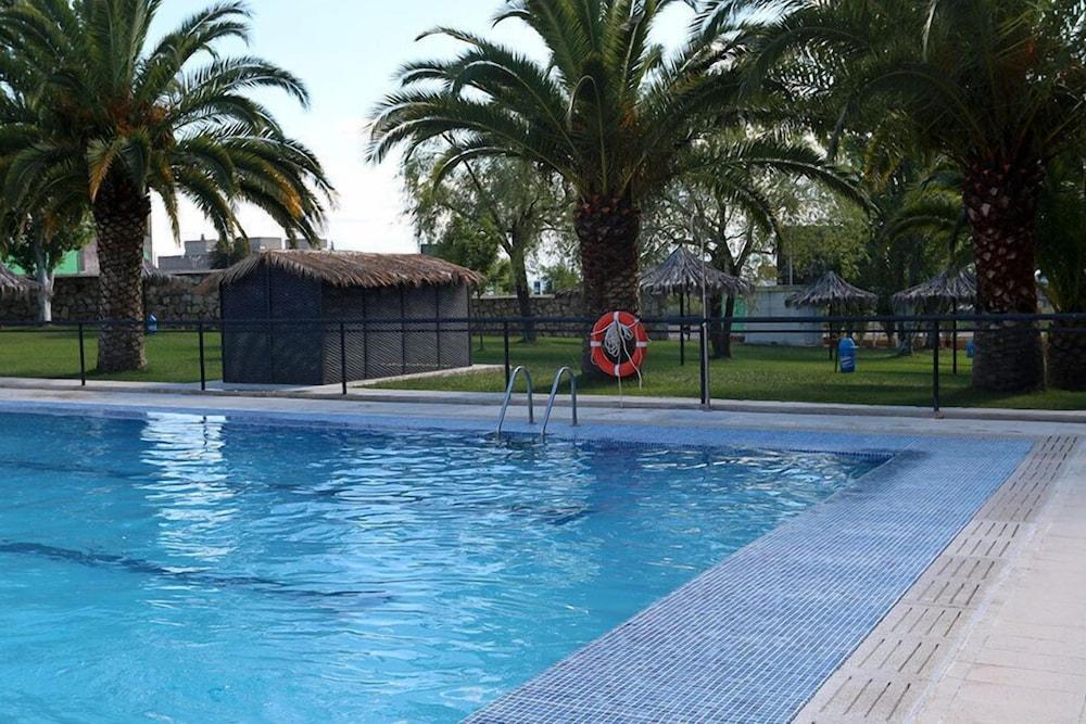 Hostal - Camping Ciudad de Cáceres Outdoor Pool