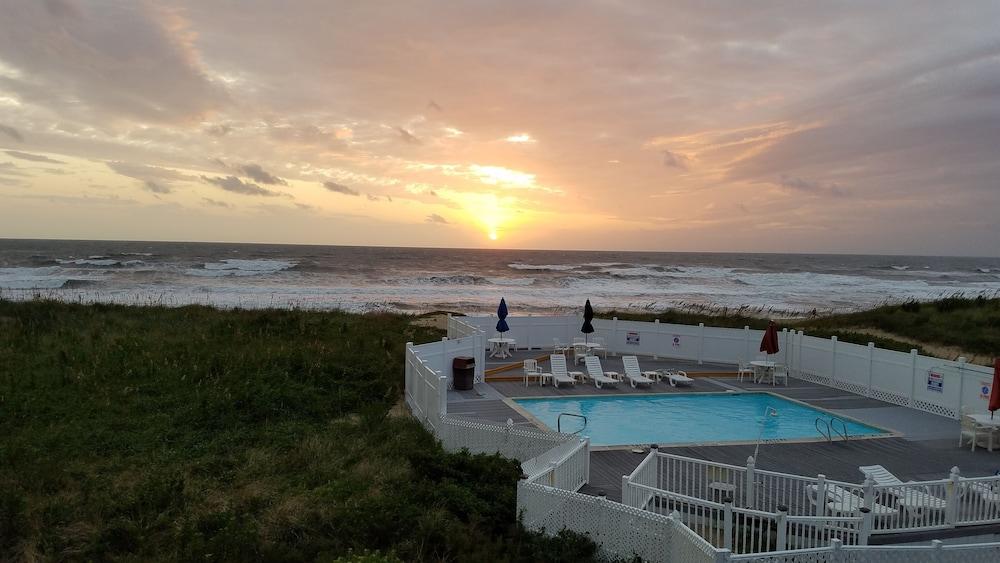 كواليتي إن كارولينا أوشن فرونت حمام سباحة مكشوف