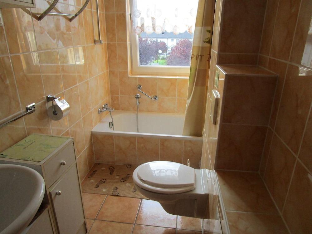 Michael's Apartments Bathroom