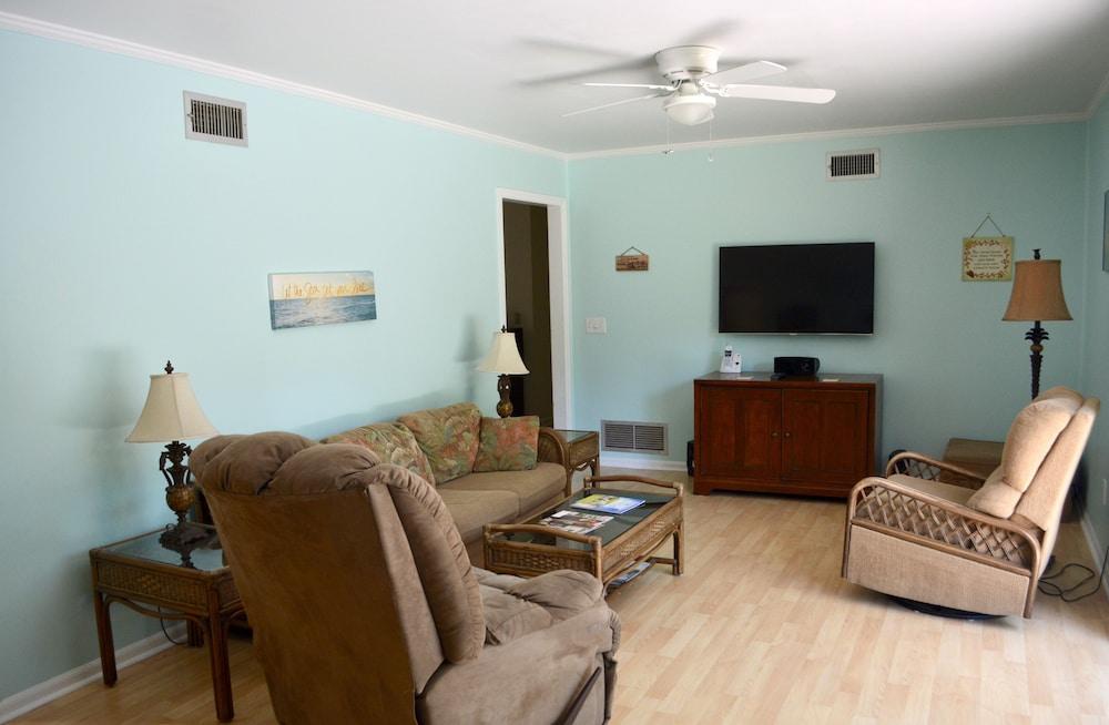 A Jekyll Interlude by Jekyll Realty Others