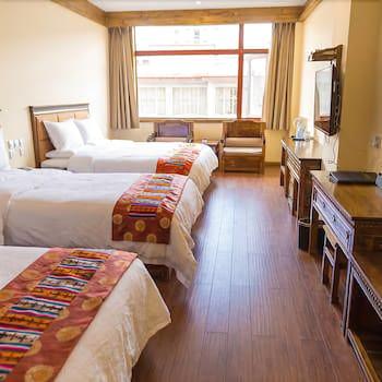 Shellong Manor Guestroom