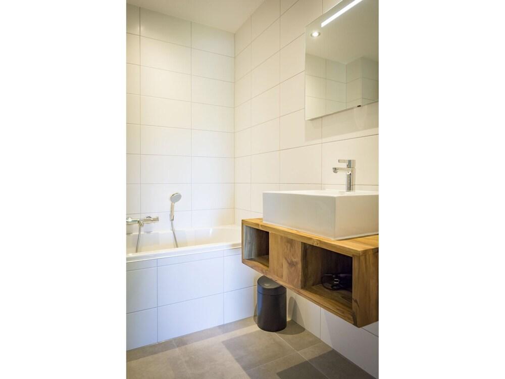 Apartment in Tasteful Farmhouse in De Cocksdorp, on the Wadden Island of Texel Bathroom