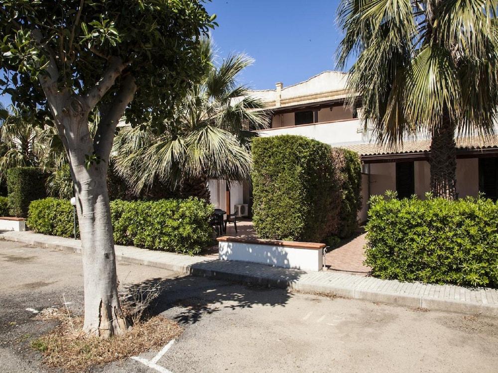 Inviting Apartment in Campofelice di Roccella With Patio Exterior